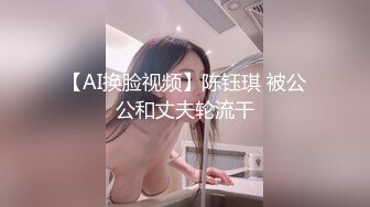 时尚妙龄女郎性感连衣裙真是爱了和俩西装男跳舞喝酒玩暧昧调情勾引脱光衣服吃屌开操