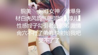 气质性感LO裙女秘书穿着油亮丝袜来上班掀起性感包臀裙后入她的蜜桃小翘臀