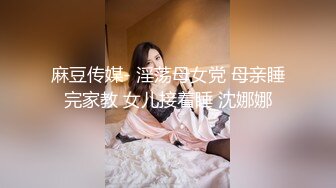 黑框眼镜9分颜值美妞，带点清纯非常骚，说话嗲嗲，无毛骚逼顶级美腿，掰穴特写，大姨妈还没走完不能扣，浪叫呻吟诱人