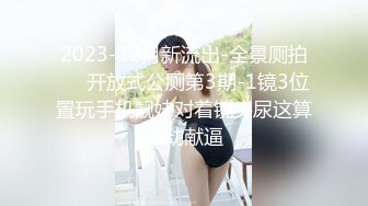 欠操的农家小少妇，一个人在家跟狼友发骚赚外快，全程露脸光着身子跟狼友互动撩骚，屋里屋外大门口发骚不断