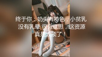 【新片速遞】  极品粉穴美女腿腿自己一个人在家大黑牛自慰，脱光光近距离特写无毛肥逼，掰开大黑牛摩擦阴蒂呻吟连连