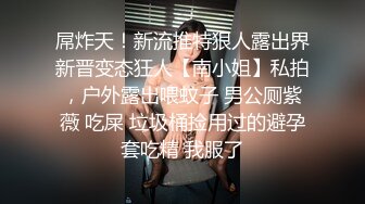   巨乳妹子在化妆被男友捏奶子撩起裙子就要后入 两个大奶子晃动骑乘套弄