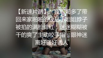   幸福眼镜哥，双飞大奶妹，左拥右抱一起舔屌，骑上来插骚逼，奶子直晃动，搞完双女假屌插穴