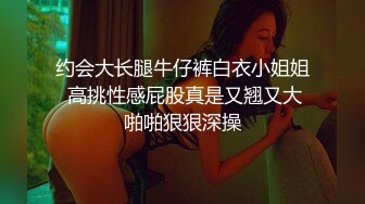 生过孩子的她一样清纯可人，手指戴个指套插穴自慰