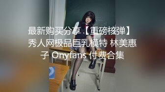 牛仔短裙颜值美女 镜头前特写口交穿着内裤摸穴 双腿肩上扛抽插猛操