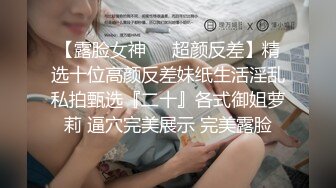   复式别墅楼梯上大战黄发妹子，双飞大战，换着来玩淫乱极了