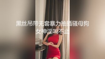 勾搭这一块胖哥探花牛仔裤外围妹，撩起衣服舔奶浴室揉奶，镜头前蹲着口交活不错抽插猛操