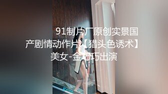 一个用光滑的脸吮吸鸡巴的讨厌的美女荡妇