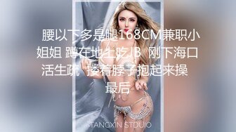  带着眼镜巨乳妹子居家自慰，掰开骚穴给狼友们看看寥寥骚