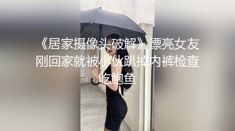 线下约炮粉丝红唇美少妇酒店大战光头男，鸳鸯浴情趣装黑丝湿身诱惑，蹲着口交舔屌掰穴，自慰一番上位骑乘后入猛操