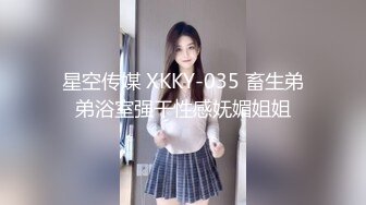 洗澡间暗藏摄像头偷拍和我一起合租的妹子洗澡 两个车头灯好大