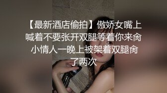 颜值不错的清纯小妹全程露脸跟两个小哥哥玩4P，乖巧可人微SM奶头逼逼嘴巴被道具玩弄，各种爆草抽插呻吟