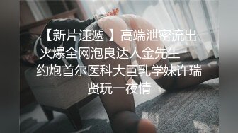 偷拍美女裙底风光 成都车展银色连衣裙细高跟极品美女，白色窄内 UR级反差骚货黑丝筒袜配情趣开档内裤