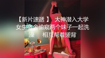  姐姐和闺蜜在床上互相舔吸爱抚感觉不过瘾就把弟弟叫来掏出鸡巴揉捏玩弄插入抽插大长腿