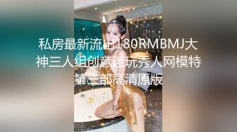 ★☆❤️新婚小娇妻❤️★☆骚妻一边被前后夹击，一边还自摸，嘴里还不听淫叫，让她好爽好爽！.avi