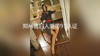 高颜值丝袜女神镜头前的呻吟，全程露脸开档黑白丝，交大鸡巴，让小哥放肆蹂躏爆草