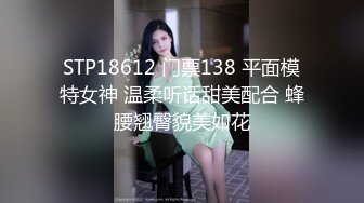 文静颜值美女！美腿黑丝自慰！跳蛋塞穴揉搓，美足展示，肥唇嫩穴搔首弄姿，塞着跳蛋厨房做饭