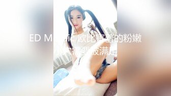 胸前纹身颜值美女，洗完澡大秀一波，干净超肥美穴，跳蛋假屌轮番上，骚穴淫水直流，表情很是享受