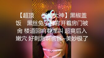 高清摄像头偷窥对面楼的美女光着身子做家务