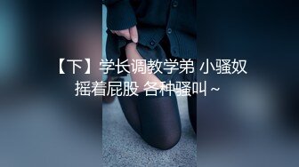  一男两女00后嫩妹！眼镜短发妹子！贫乳奶子多毛骚穴，骑乘后入深插，旁边另个妹子拍摄