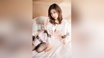 【新片速遞】老家装了个监控 得不到妈妈看着妈妈撸撸更健康 也是不错的选择 这个坐姿简直了 还和奶奶聊着天