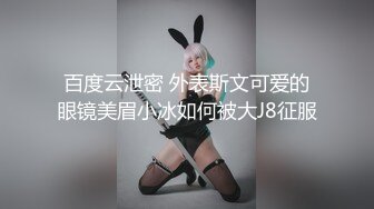 青春姐妹花看上去像是双胞胎，疯狂女上位操逼场面震撼，抽查速度很猛最后后入内射