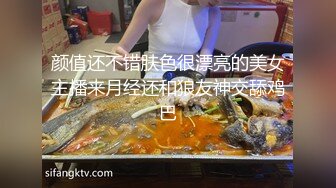 轻熟女的3P，母子一起大秀直播激情啪啪，放的开玩的爽露脸做爱，玩奶舔鸡巴各种高难度姿势爆草，高潮喷水