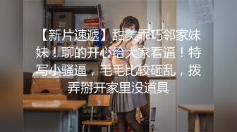 近期下海活力少女！贫乳奶子苗条身材！脱下牛仔裤翘起屁股，无毛嫩穴，手指扣弄揉搓很享受