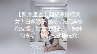 买了很多玩具调教清纯脸女友，表现高兴点，表情不满意我就抽你耳刮，女友吓坏了，郁郁不闷继续被凳子插着小淫穴！