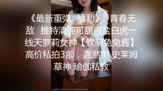 专注人前露出与路人同框美腿女神GI9ZA视图集，公园超市广场哪人多往哪去和老登一起锻炼 (5)