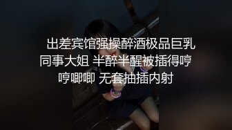   大波浪性感美腿小姐姐！开档黑丝丁字裤，半脱下内裤，翘起屁股震穴，链子情趣装振动棒猛插