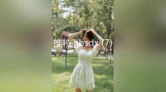    CP大神蹲点公园偷拍美女嘘嘘明星气质美女尿尿姿势很特别 整个私处十分清晰