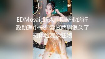 厨房里的约啪 肤白美女享受着巨屌男人的滋润 后入式的深插一直到花蕊