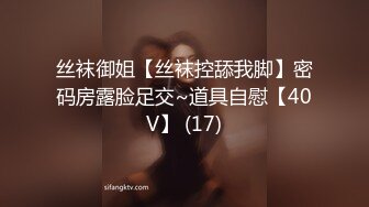  磨人的小妖精露脸给小哥舔着鸡巴骚逼就流淫水真骚啊，让小哥多体位蹂躏爆草抽插