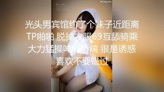 跟骚货女友在她家做爱