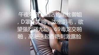 被抓着头发后入猛干都还不忘拿着手机自拍