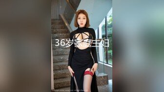 STP22686 顶级美臀口罩小姐姐跪着扭动屁股  开档黑丝特别合适  超近距离手指扣弄肥穴  边扣边出水  搞得地上很