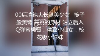 小女友很喜欢兔尾巴