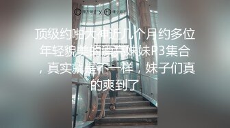  轻熟女姐妹组合露脸激情4P伺候年轻小哥哥，让小哥吃奶子交大鸡巴，黑丝情趣互动抽插