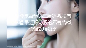 纯欲系极品美少女，外表甜美乖巧，连体黑丝袜，C罩杯美乳，细腰肥臀好身材，特写揉搓骚穴