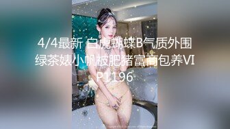 气窗偷拍邻居大奶美少妇洗香香