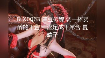 四月最新流出厕拍大神潜入夜总会KTV女厕后视角偷拍三陪小姐尿尿颜值不错的牛仔裤美女