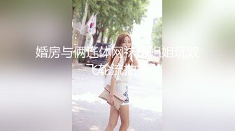 黑衣同學 躲在学校女厕所等待下课铃声响起女学生一群一群的来献逼