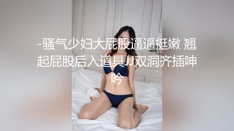  长相甜美牙套小表妹耐操新人妹子，两男轮换着操翘屁股后入，操累了换个人继续