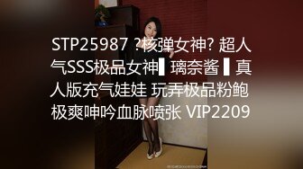  剧情演绎勾搭一线天肥女技师，足交交半脱下内裤，美穴一览无余，按摩床上骑乘晃动大奶