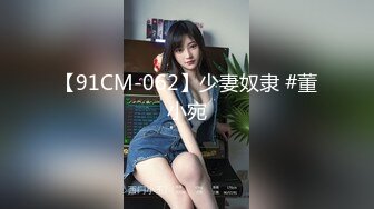 操短发干练美少妇