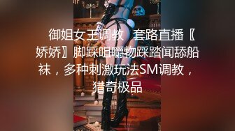 背带裤短丝袜的烫发熟妇