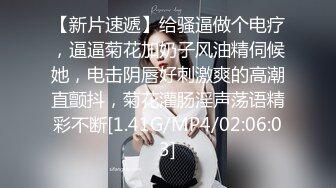  22岁外围小美女，苗条美乳身材一流，跳蛋辅助玩弄得她欲仙欲死，劲爆刺激