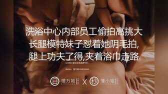 被几个大鸡巴围攻的巨乳少妇，可以约她【内有联系方式】