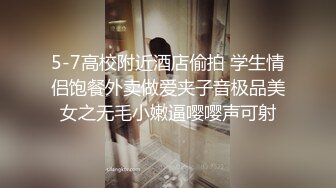 【稀有资源】清纯护士被情人偷P洗澡，MJ后邀请朋友一起过来4P，玩弄女友的骚穴，非常给力作品！2